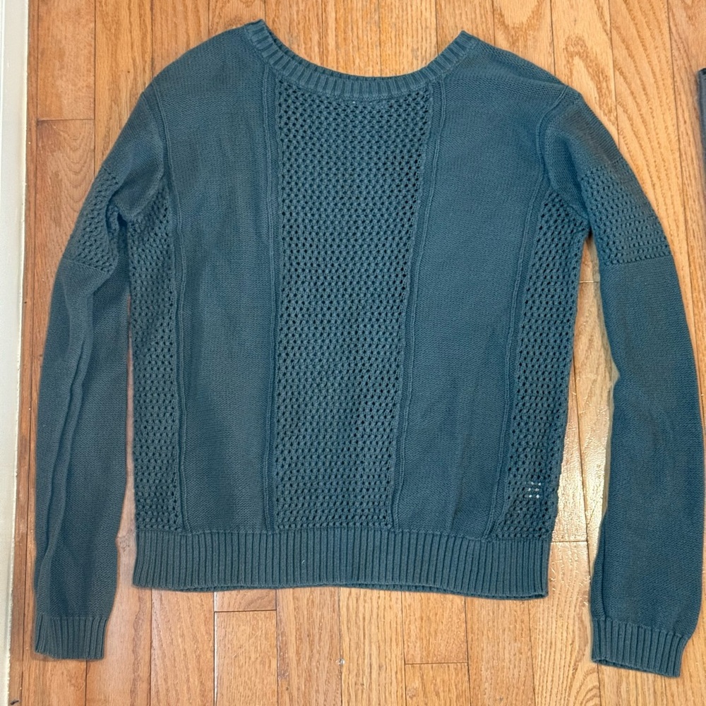 Rubbish size medium gray pullover sweater